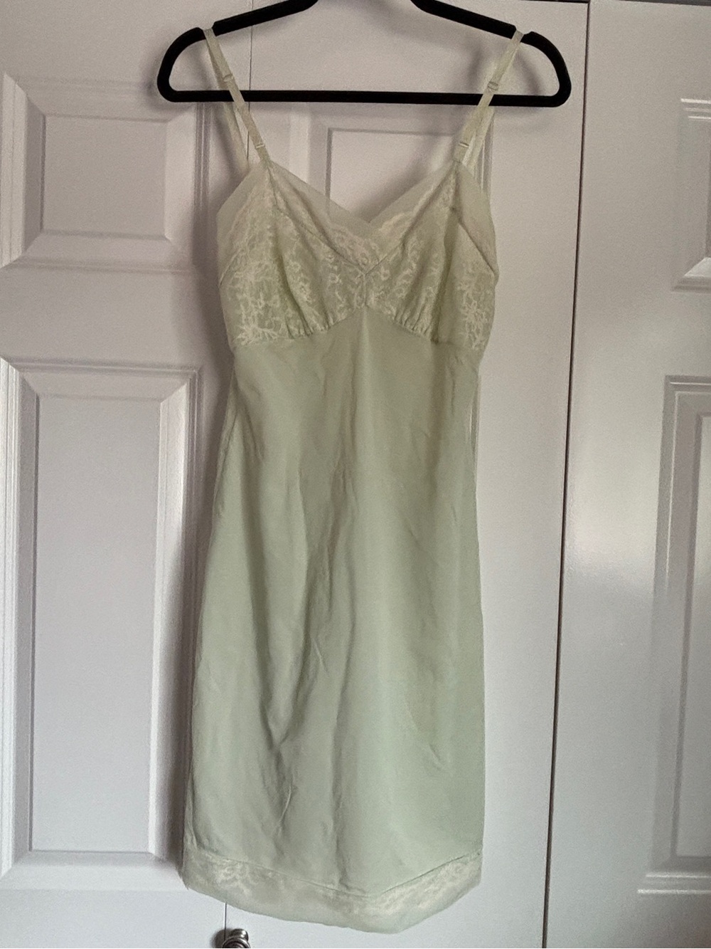 Vintage 1970's Henson Kickernick Inset Lace-Trim Chemise in Light Chartreuse